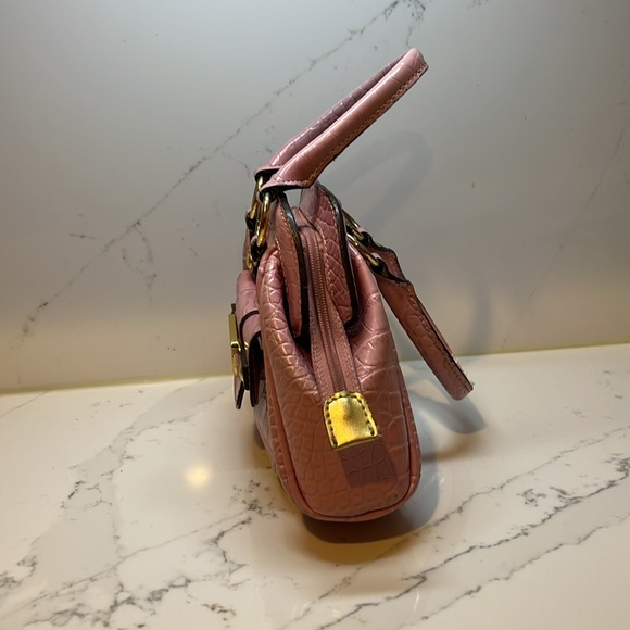 Pink Y2K Guess Purse - Picture 2 of 10